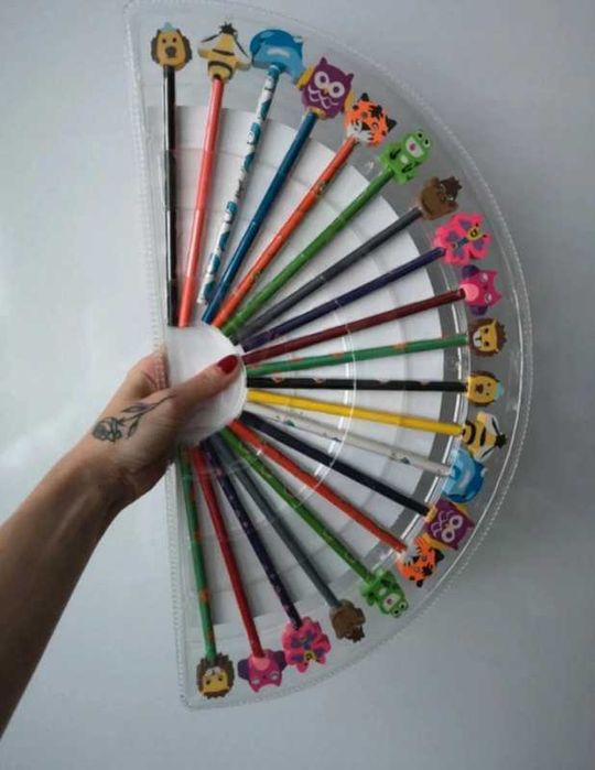 Nowe kredki z gumkami plus temperówka