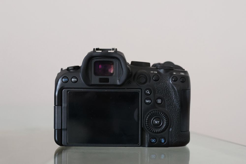 Canon R6 MK I usada com caixa