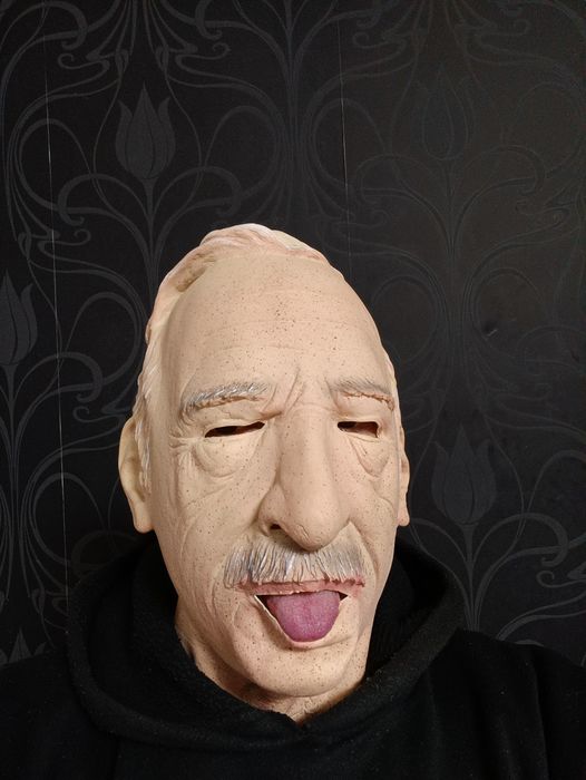 Маска "дед с усами"