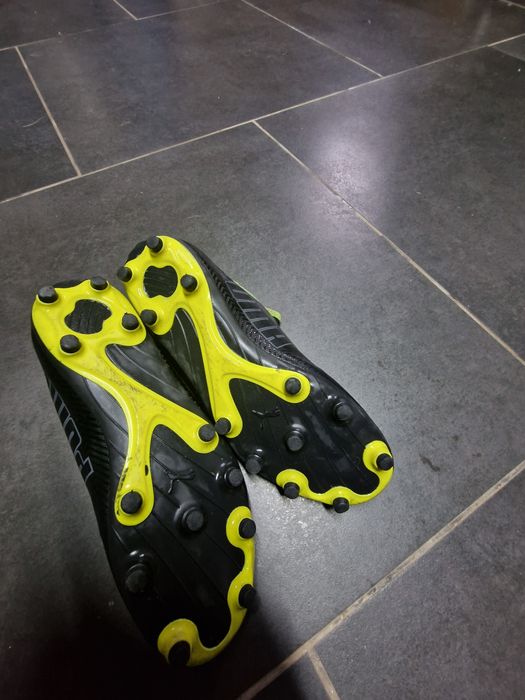 Chuteiras Puma tamanho 42.5 como novas