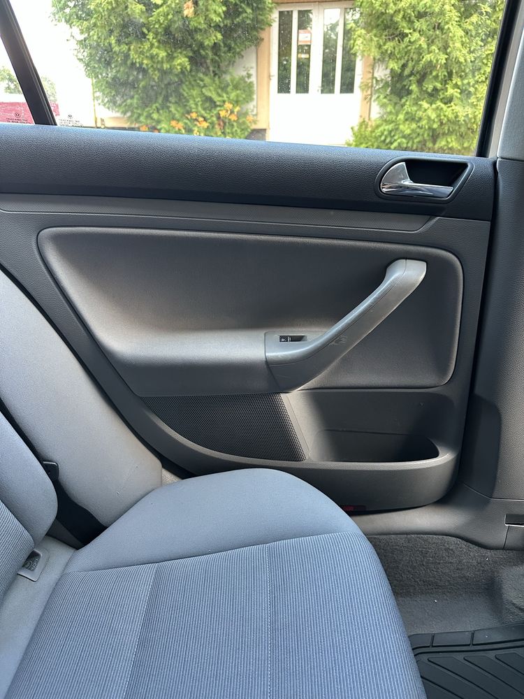 Автомобіль Volkswagen Golf 2004 1,6 Mpi