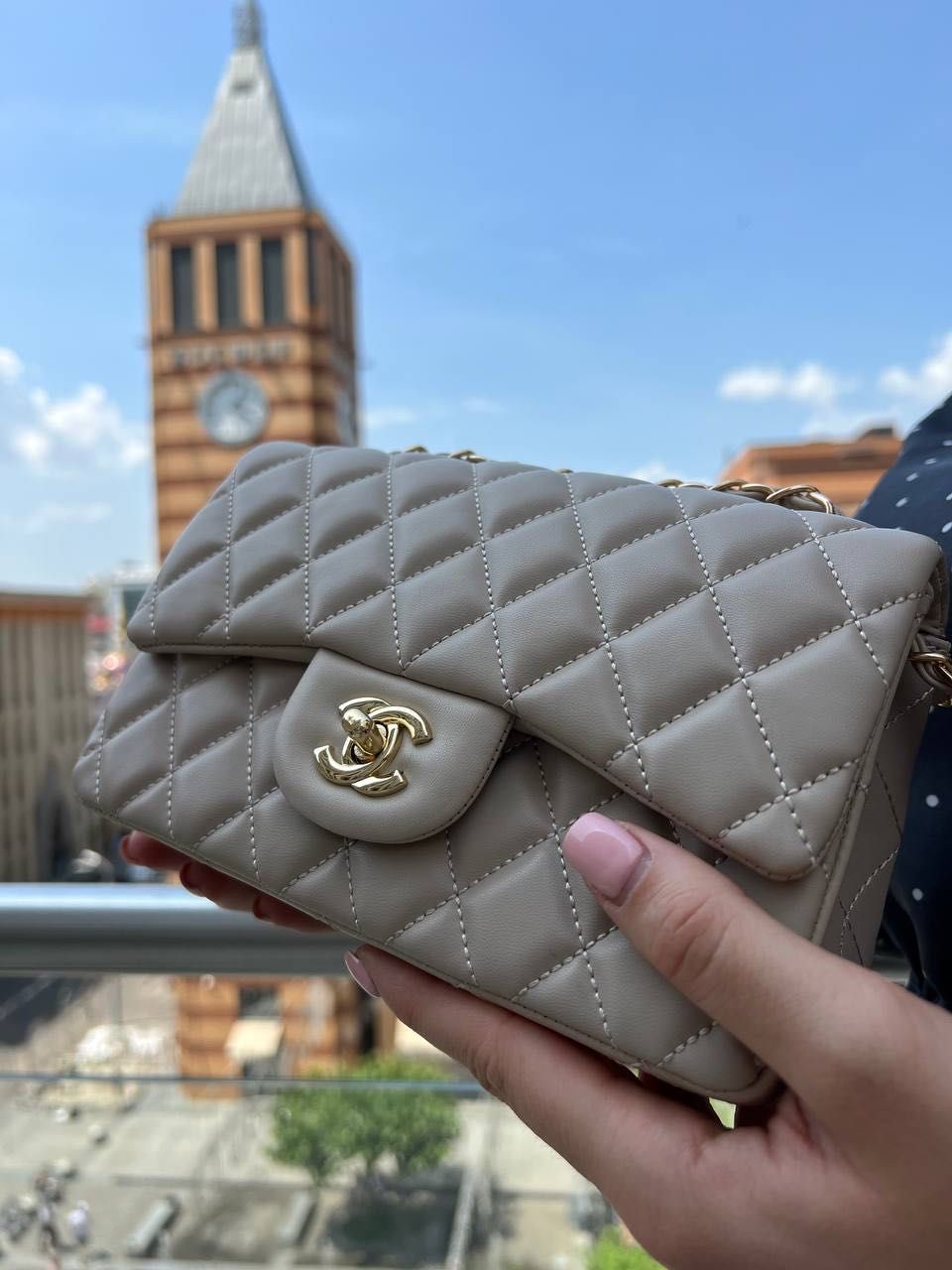 Продам сумочку Chanel 20 (cream)