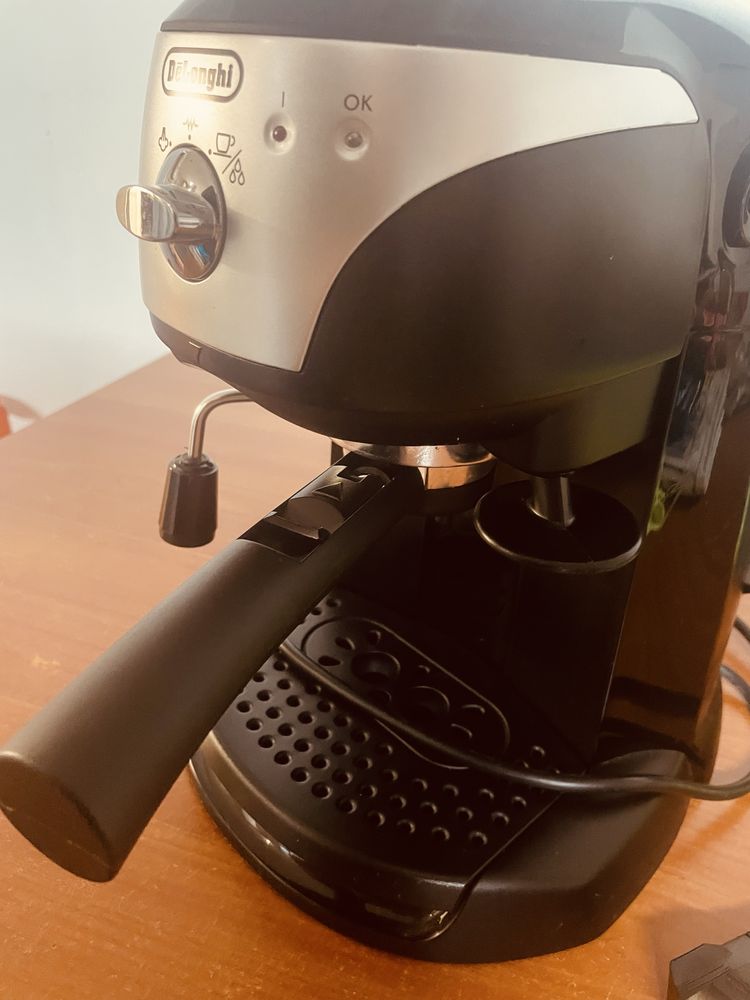 MÁQUINA DE CAFÉ EXPRESSO DELONGHI