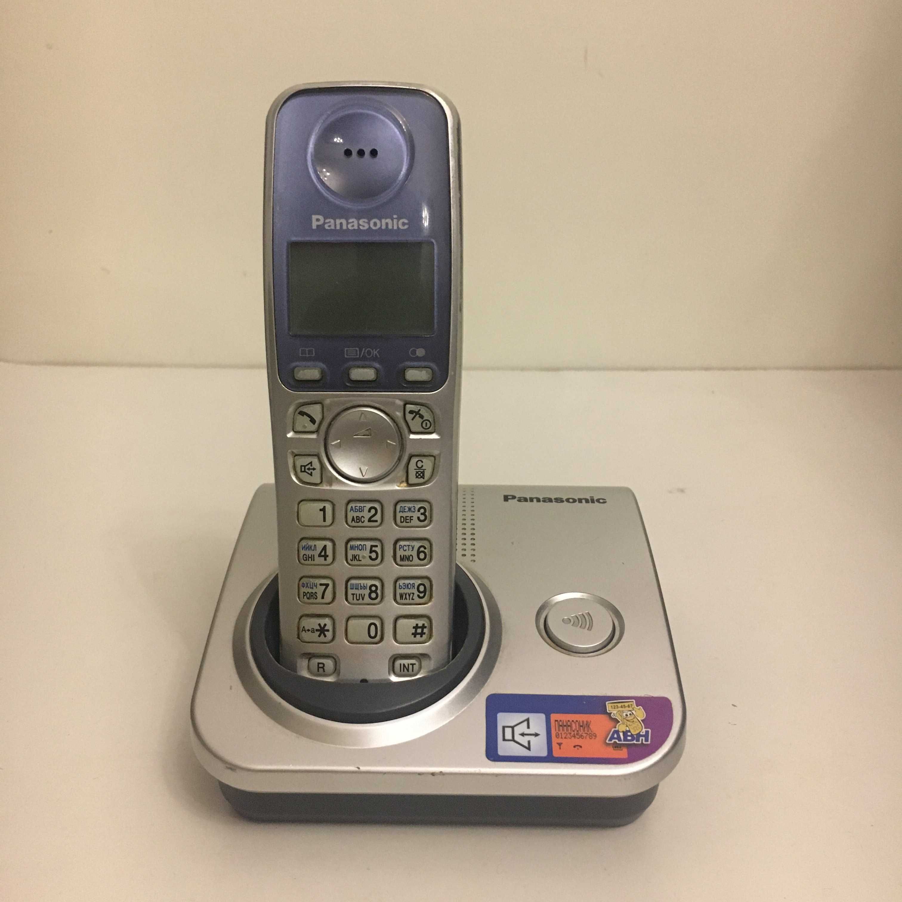 Беспроводной телефон Panasonic KX-TG7207UA с базой