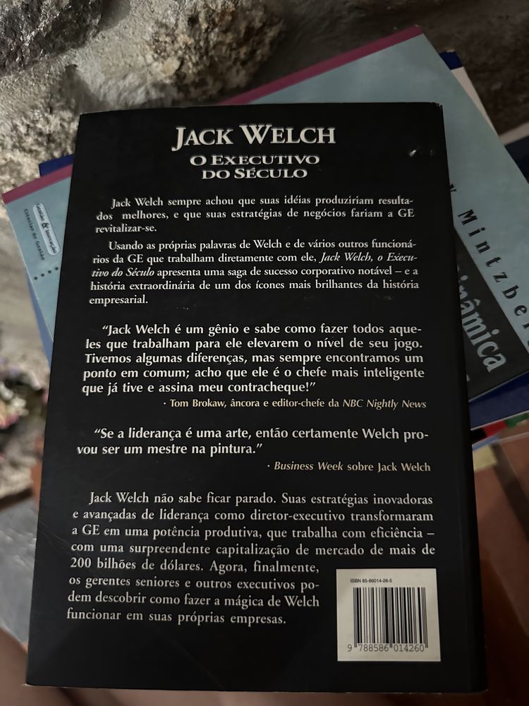 Livro Jack Welch - Os Segredos da Liderança As estratégias do executivo do século de Robert Slater.