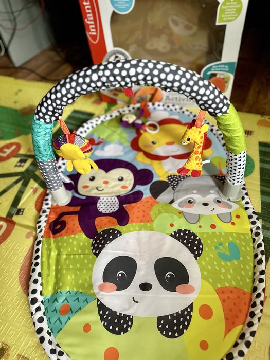 Розвиваючий килимок з дугою для малюків