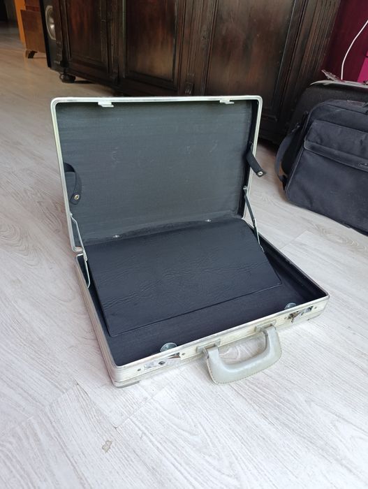 Walizka na dokumenty czy laptopa plus kluczyk