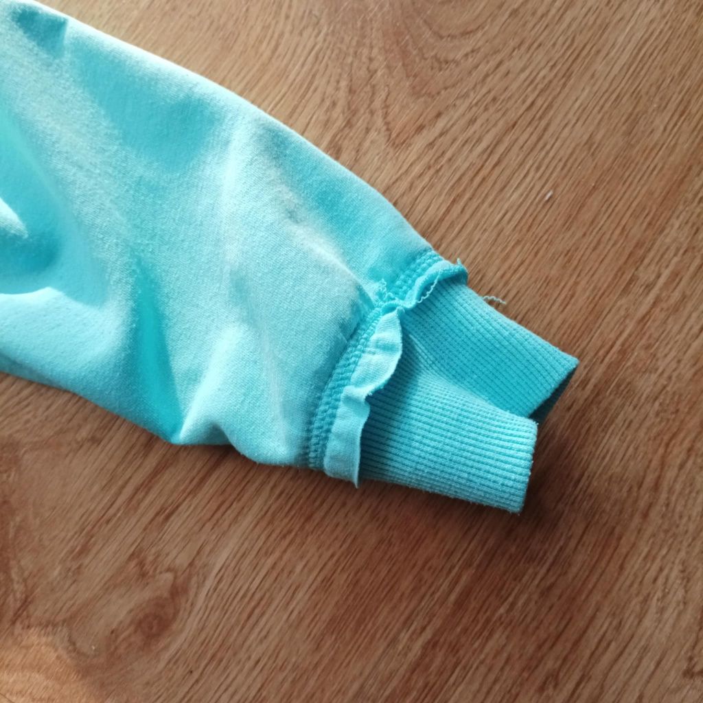 35. Bluza damska z kapturem rozmiar L