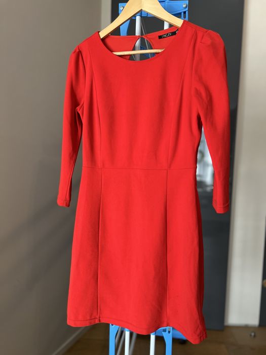 Червоне плаття-футляр