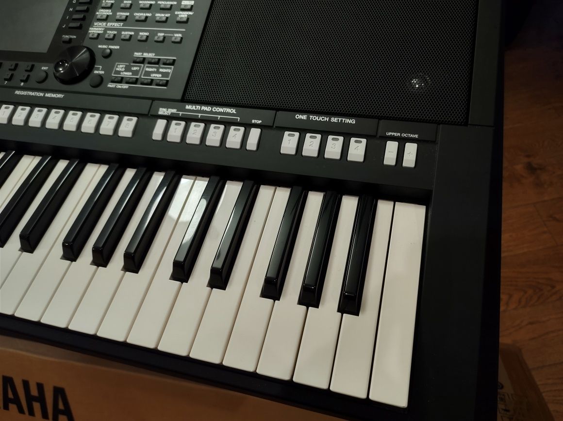 Yamaha PSR S 775