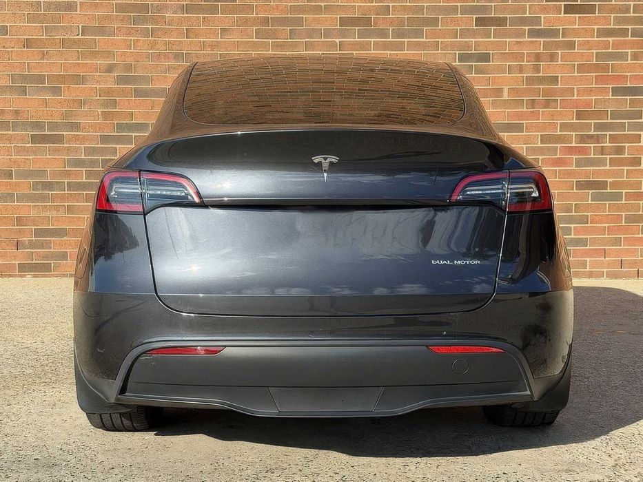 Tesla Model Y Long Range      2024