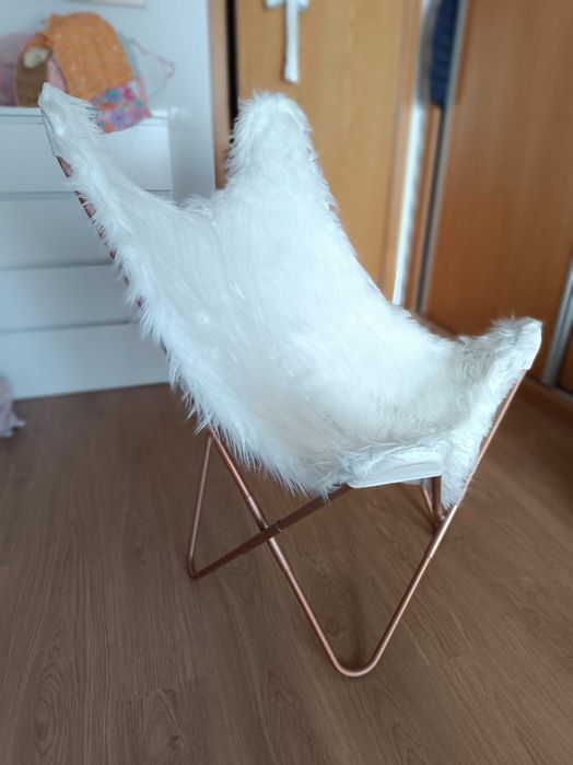 Cadeira pêlo fofinho branco com pés Rose gold