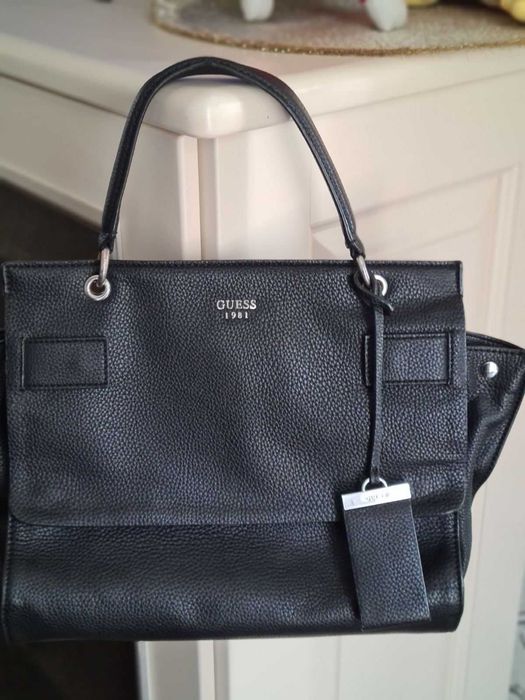 Женская кожаная сумка GUESS