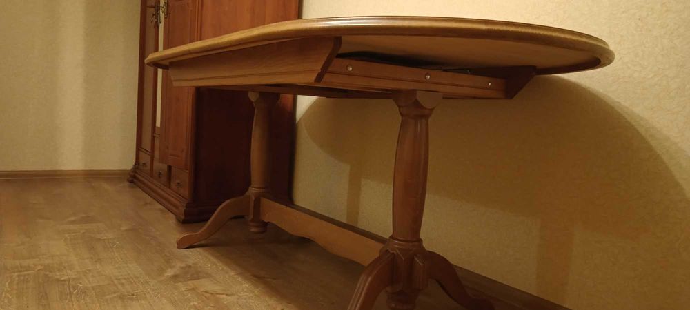 Продам стол из натурального дерева