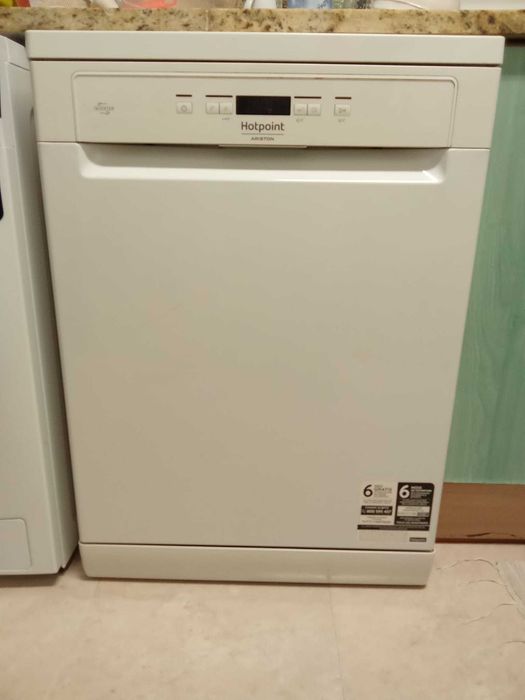 Máquina lavar loiça Hotpoint Ariston