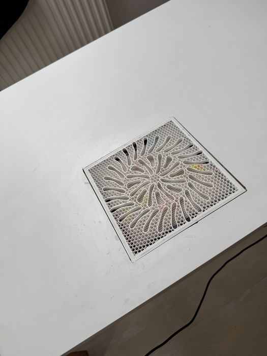 Stół / biurko do paznokci / manicure