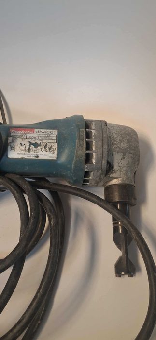 Nożyce do blachy elektryczne Makita