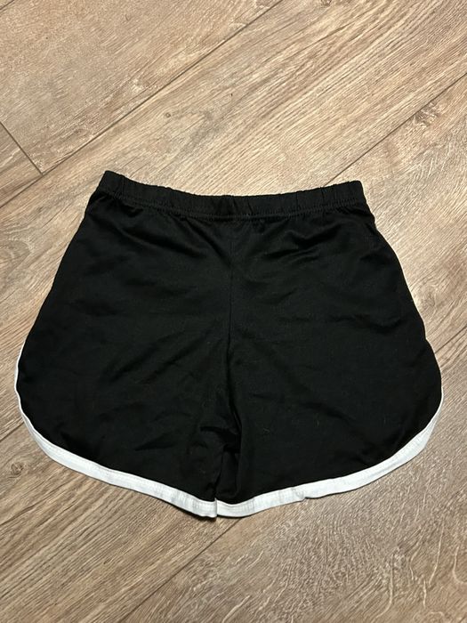 Nowe piękne czarne krótkie spodenki S/M