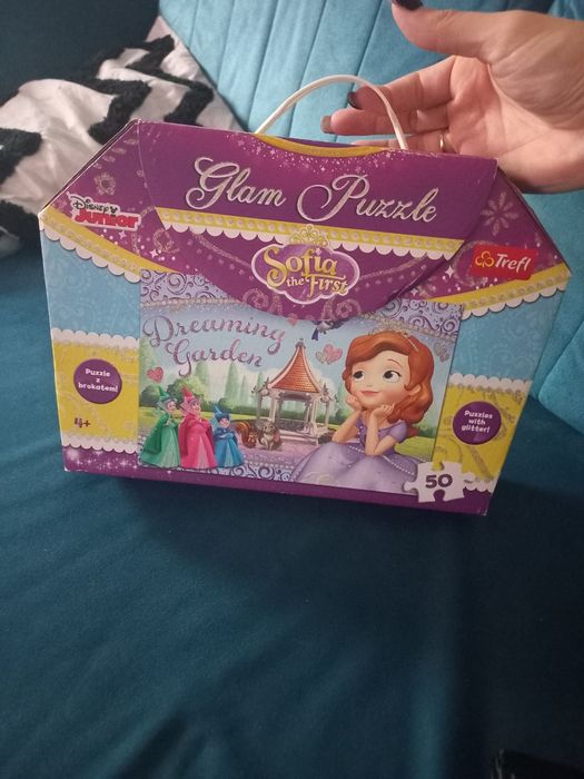 Puzzle brokatowe w walizce