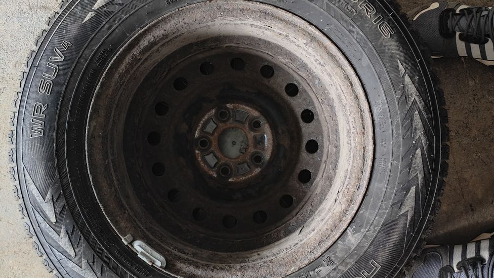 Opony zimowe Nokian WR SUV 4 215 70 r16