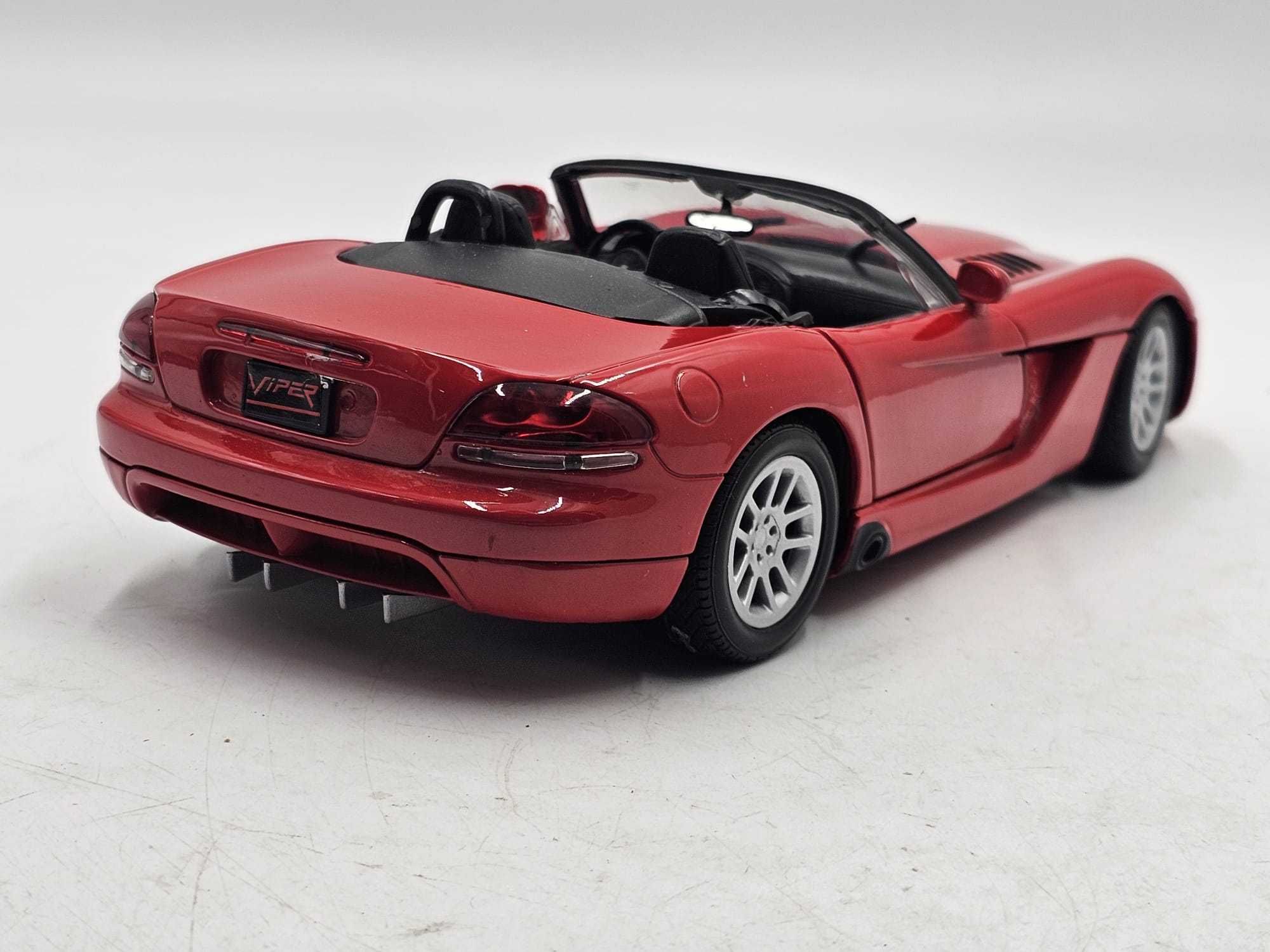 Motor Max 1/18 - 2003 Dodge Viper SRT 10 kabriolet czerwony