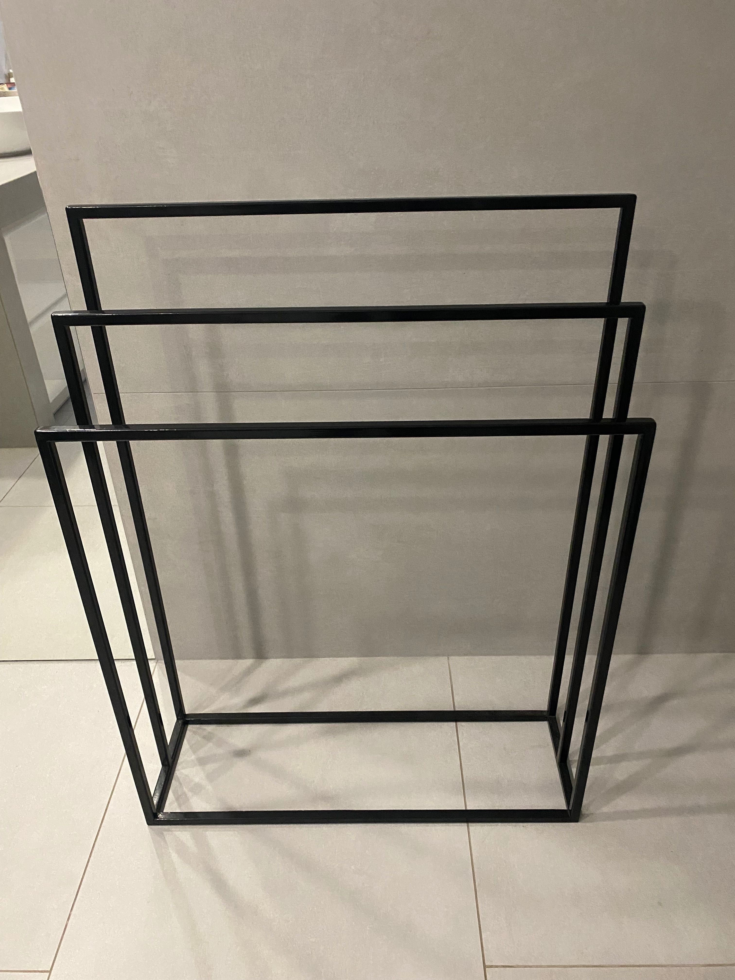 Wieszak na ręczniki w stylu loft