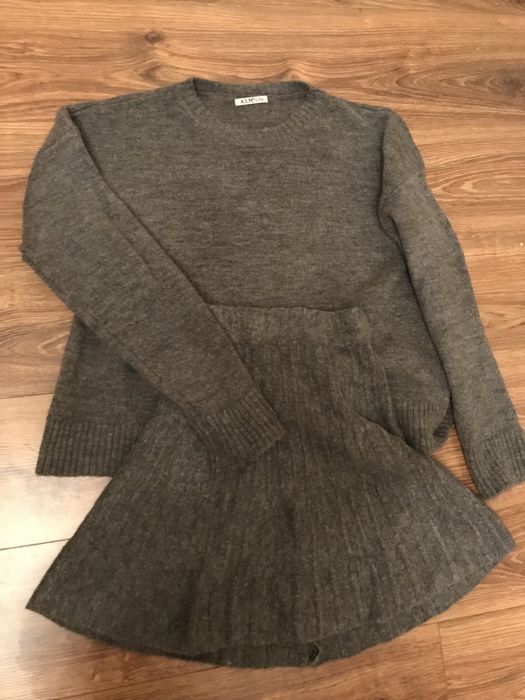 Сірий теплий костюм 48-50 зі спдницею
