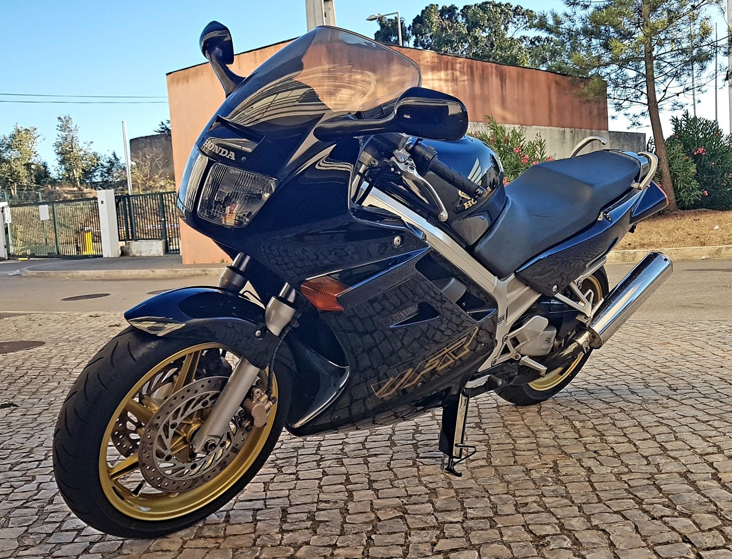 Honda VFR750F RC36 V4 '90