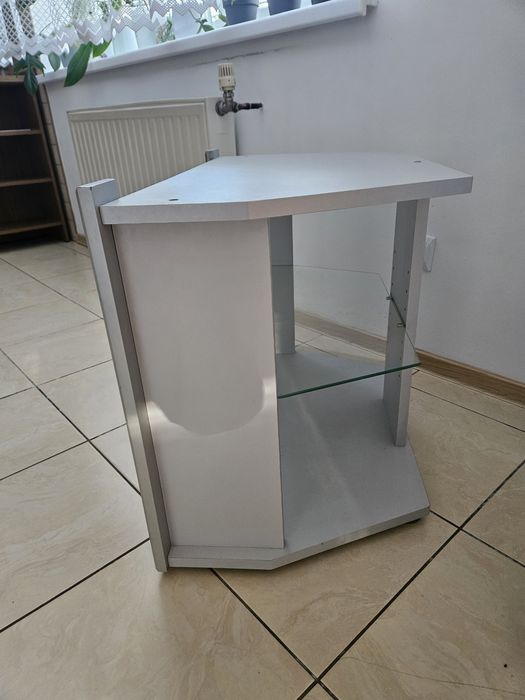Szafką RTV że szklana półką