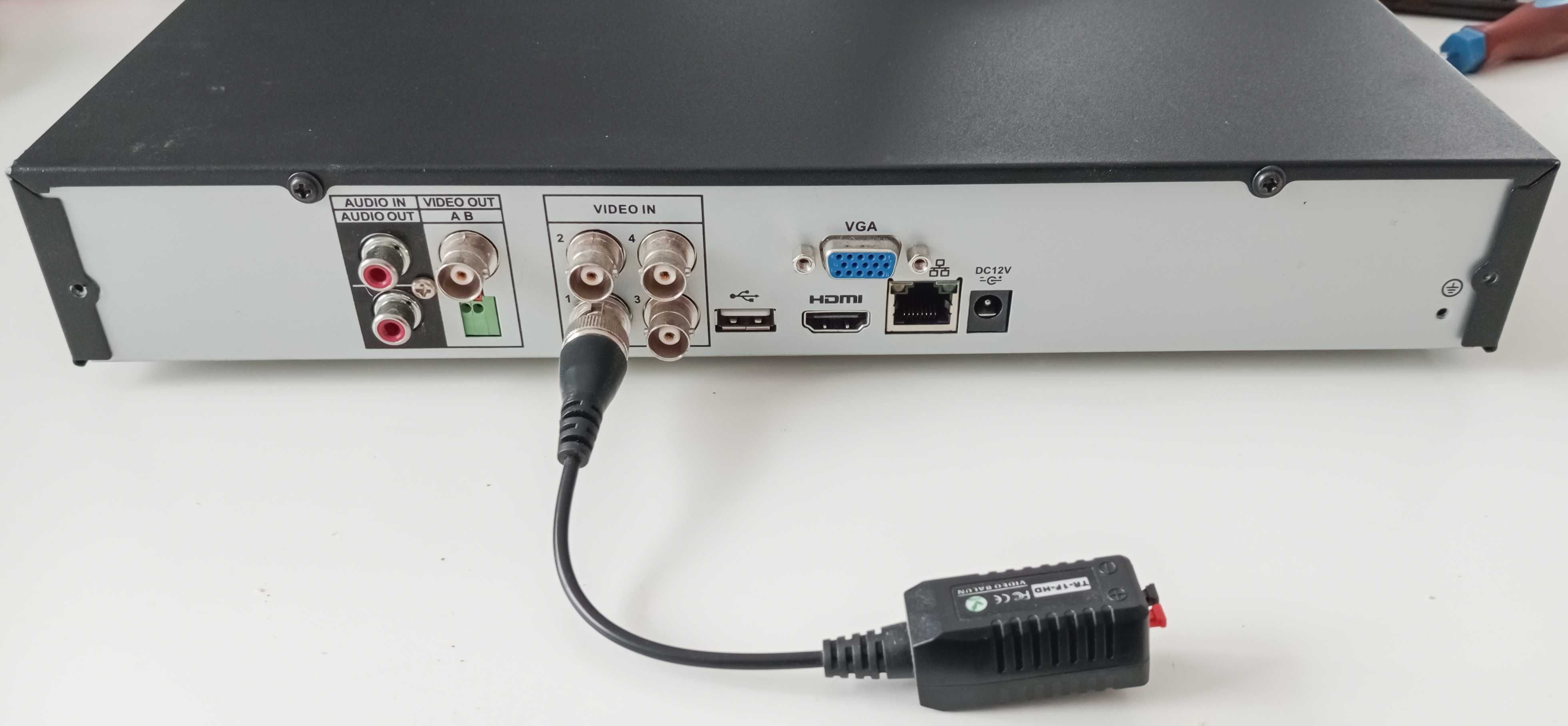 Rejestrator cyfrowy 4 kanałowy BCS z opcją hybrydy analog/IP