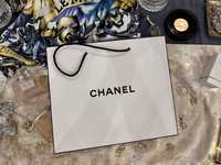 Średnia torebka prezentowa Chanel
