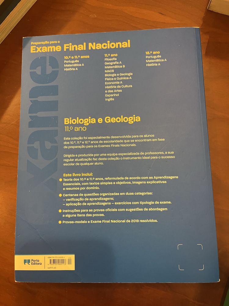 Livro de preparação de exames de Biologia e Geologia 11°