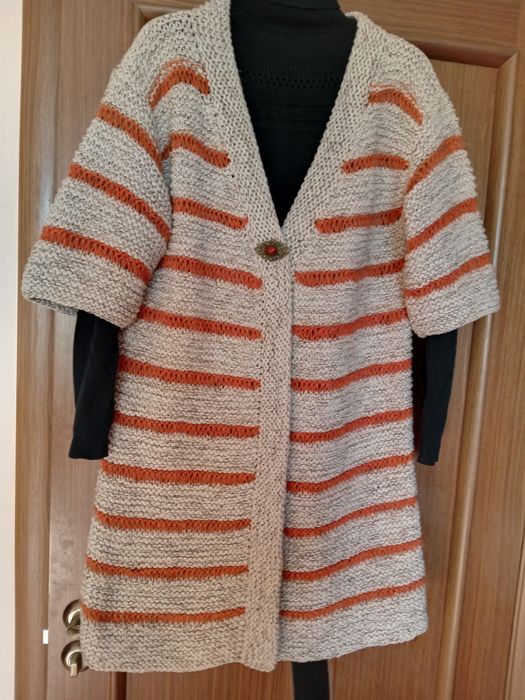 Кардиган вязаный спицами