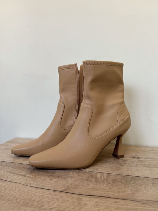 Нові Ботильйони Vero Moda, бежевого кольору, трендовий каблук капля