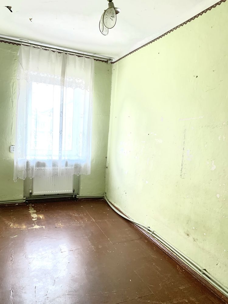 Продам 3-кімнатну квартиру під ремонт $