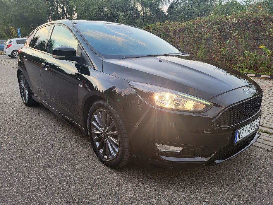 Ford Focus MK3 1.5Turbo 182KM ST-Line 2017ROK Czarny środek z czerwoną nitką
