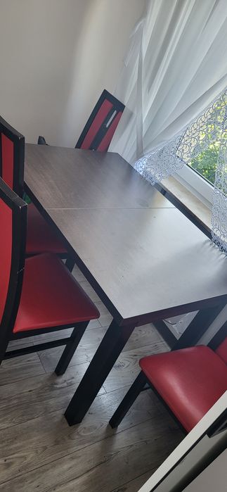 Stół rozkładany z 4 krzesłami