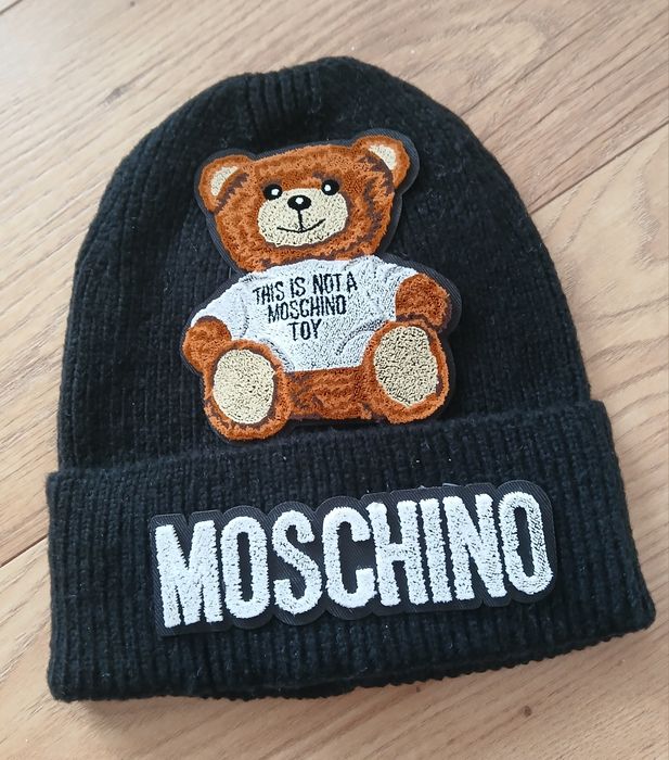 Czarna czapka Moschino