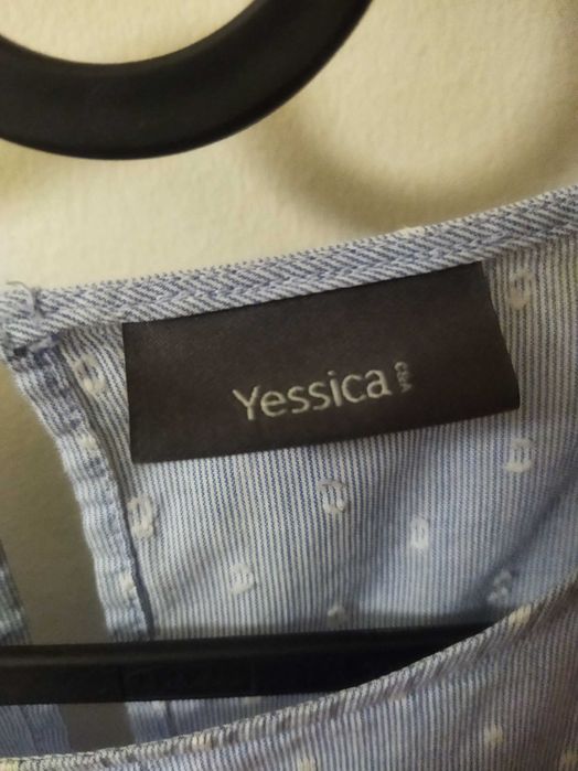 Blusa azul clara em excelente estado