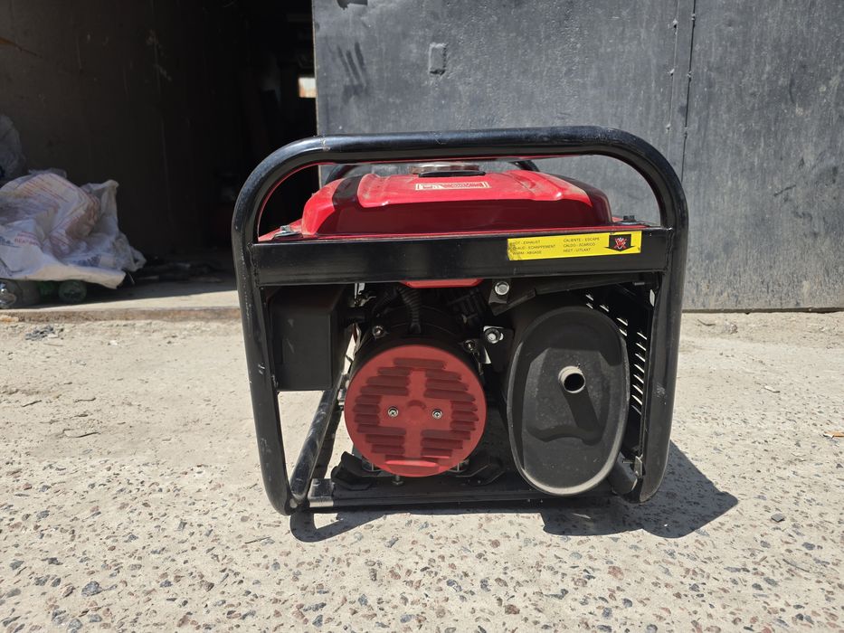 Генератор   бензиновый 3-х фазный Powertech PT6500w 6hp