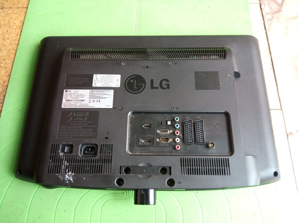 TV monitor Samsung com 22 polegadas