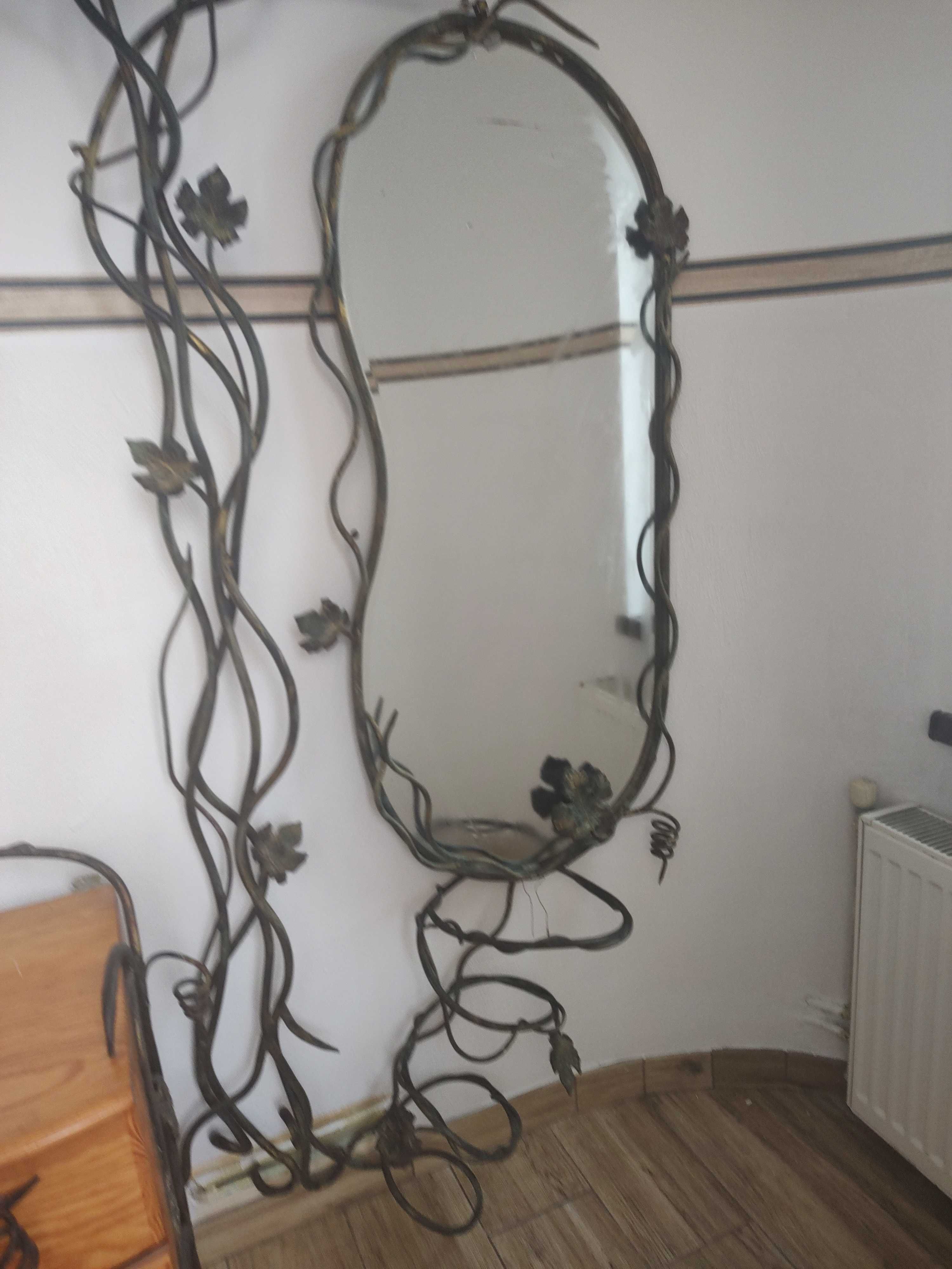 Wieszak wraz z szafką i lustrem ozdobny kuty że stali