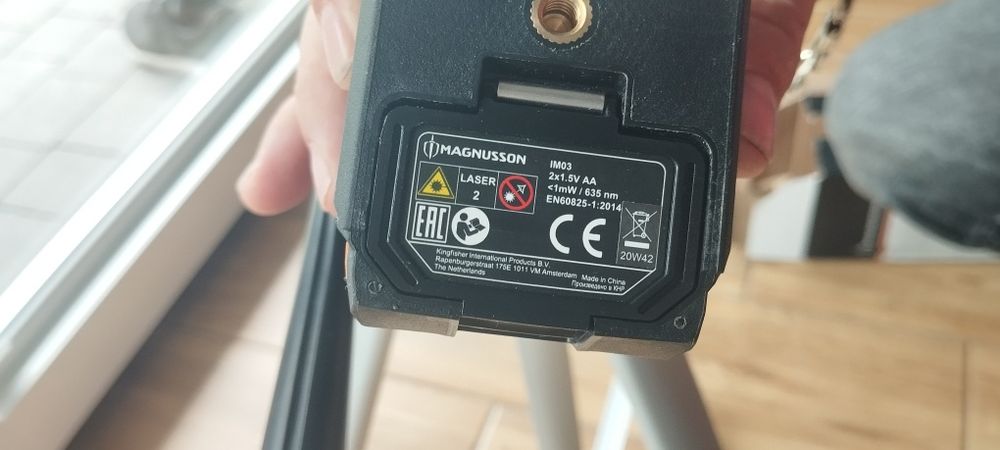 Poziomica laserowa magnuson że statywem