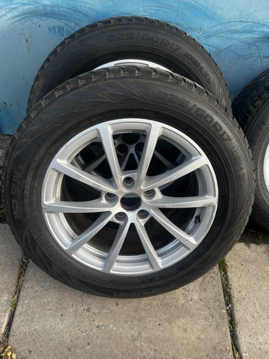 Продам комплект дисков а сборе с резиной. Ауди 225/60/17