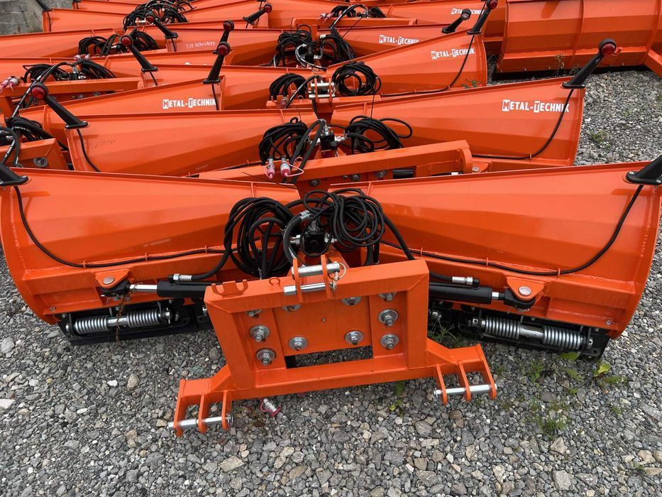 Pług do śniegu do tura tuz strzałka składany Metal Technik transport