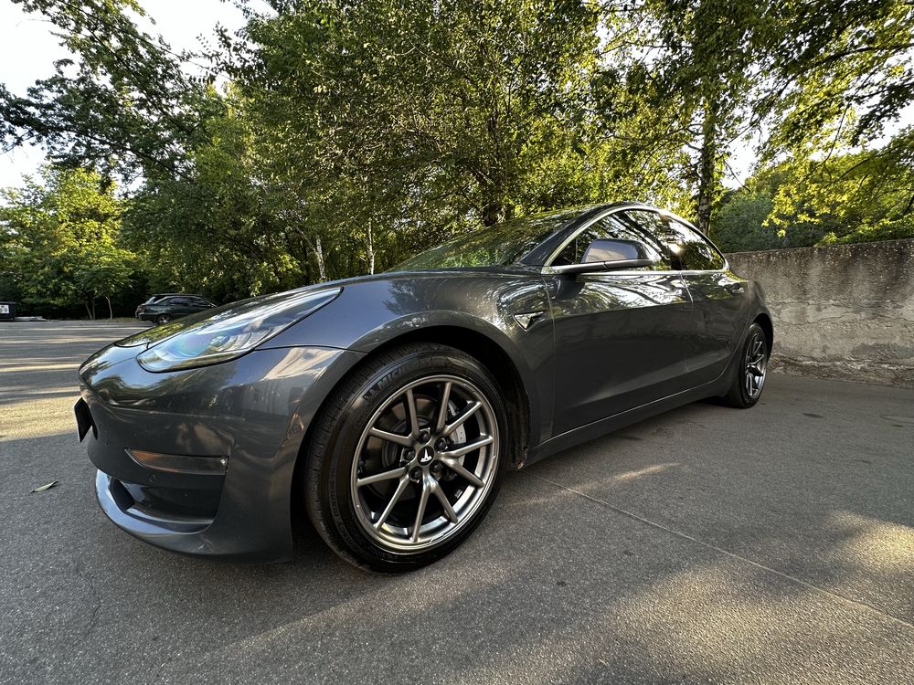 Tesla Model 3 RWD Mid Range 12.2018