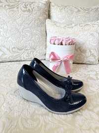 Красивые фирменные женские туфли «Lasocki», босоножки, красивый цвет