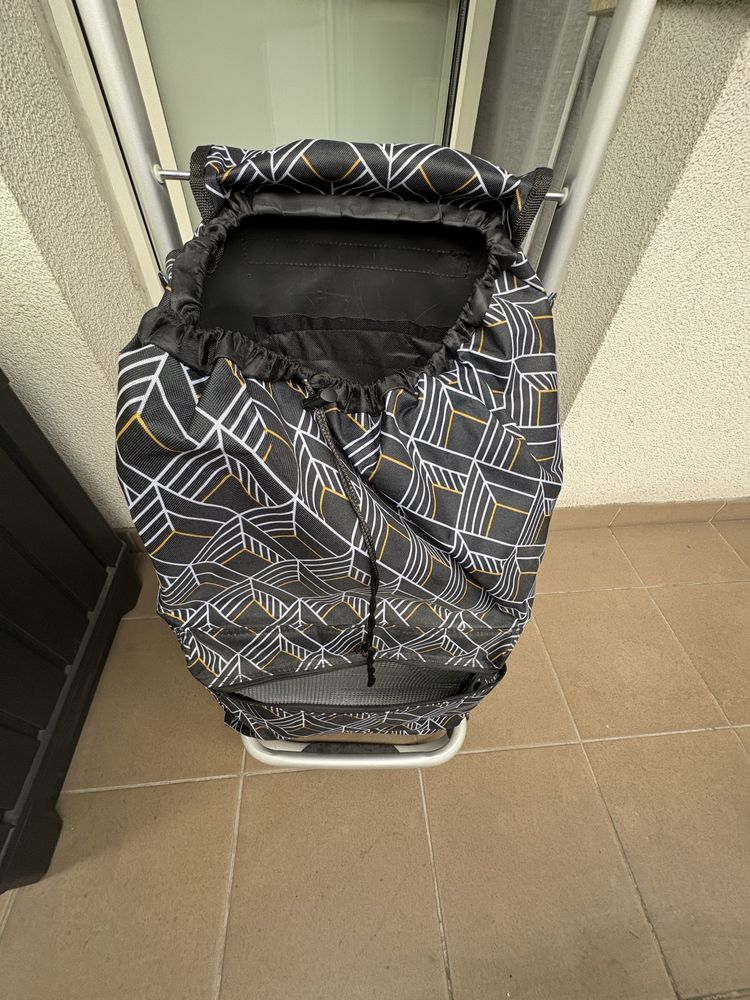 Wózek zakupowy z torbą termiczną