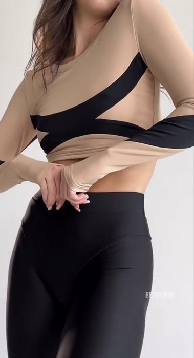 Спортивний рашгард укорочений для заняття спортом