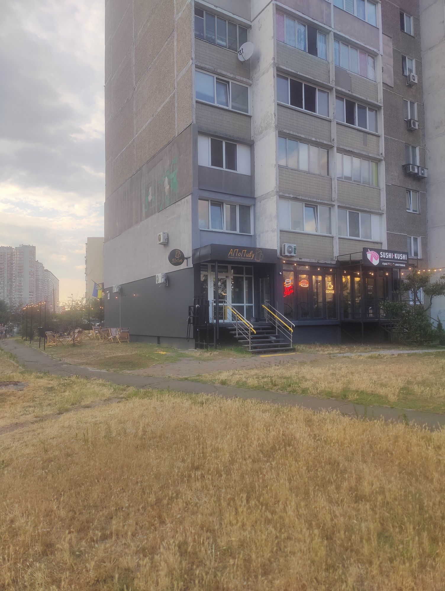 Продается арендный бизнес, 40.8м2+33.6м2, фасад, Драгоманова 13/10